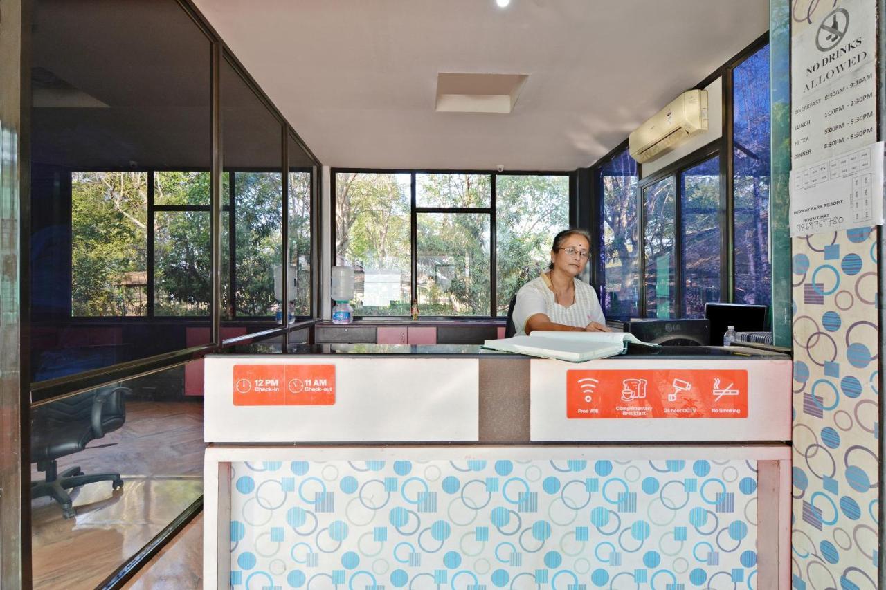 Oyo Midway Park Resort Atgaon ภายนอก รูปภาพ