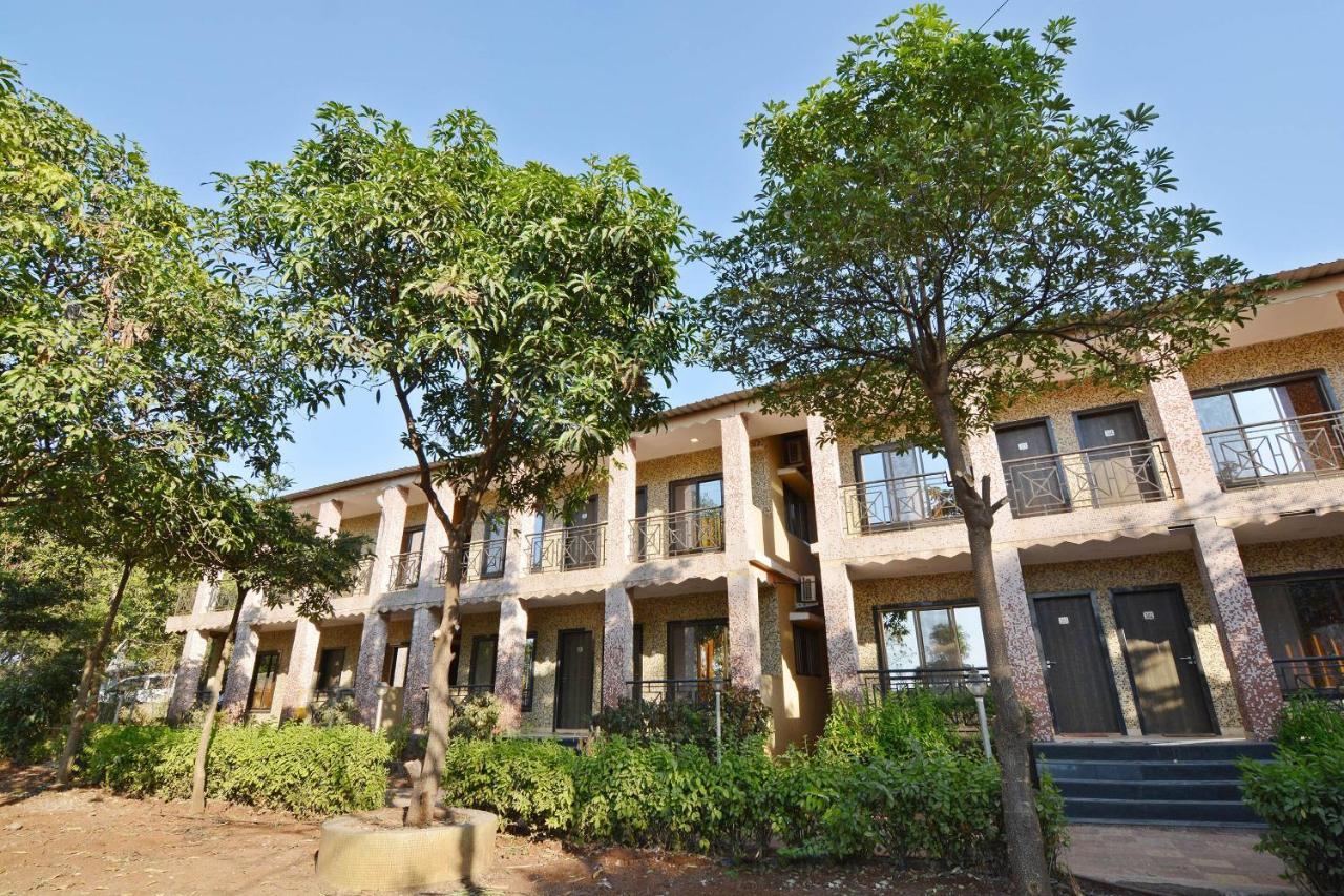 Oyo Midway Park Resort Atgaon ภายนอก รูปภาพ